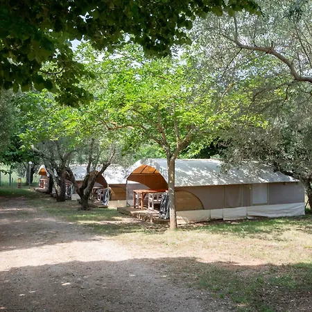 Blucamp Natural Village Κάμπινγκ