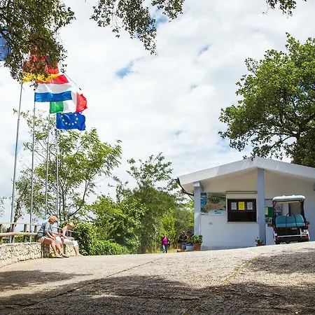 Blucamp Natural Village カンピーリア・マリッティマ